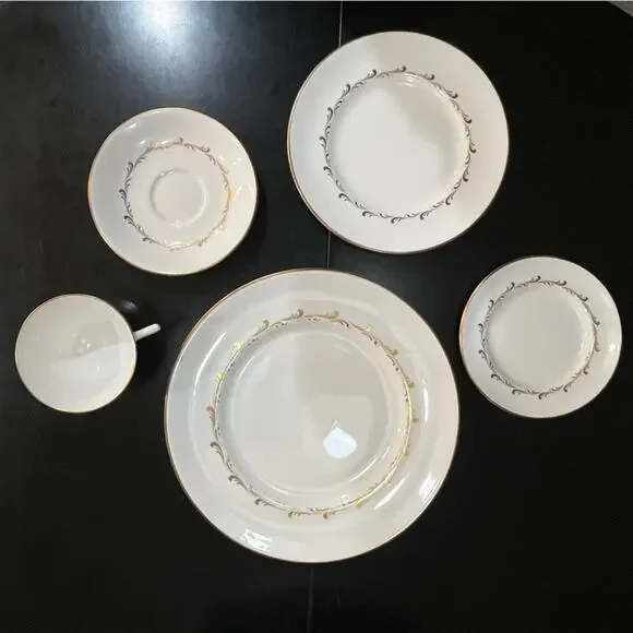Royal Doulton Rondo H 4935 Bone China 5 Piece Place Setting Vintage Doulton & Co Dinnerware